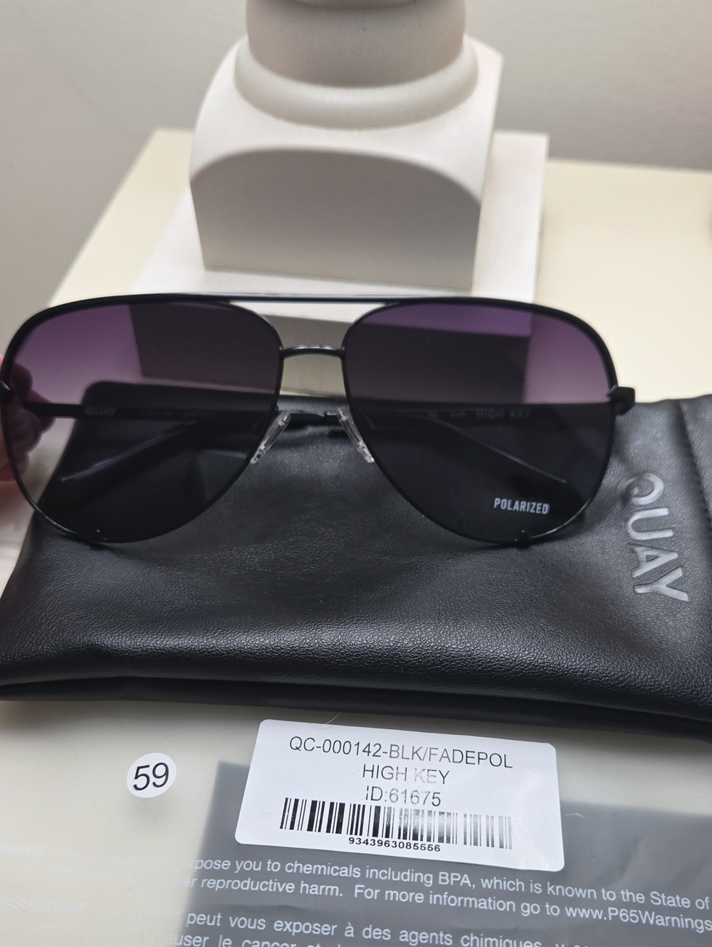 *NWT* Polarized Quay Australia Aviator Sunglasses & Case